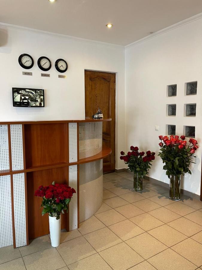 Gusarskiy Hotel And Apartment Kyiv Exterior photo