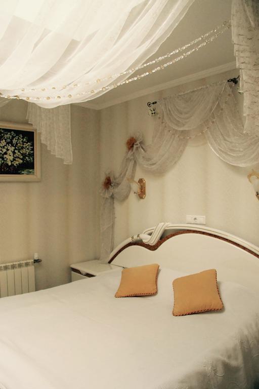 Gusarskiy Hotel And Apartment Kyiv Exterior photo